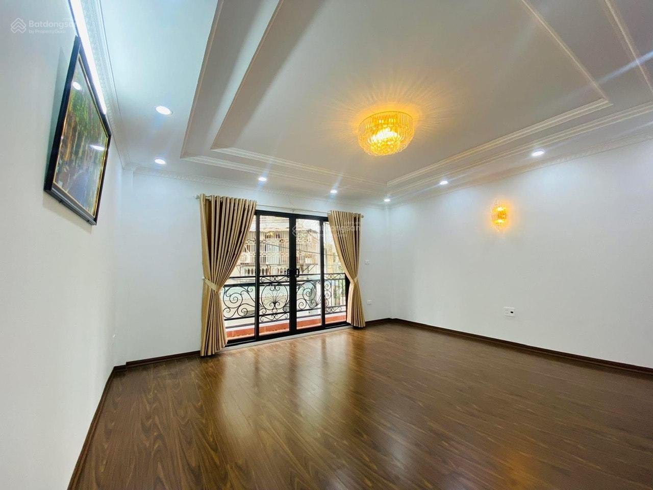 Bán nhà ngõ 389 Hoàng Quốc Việt, Cầu Giấy, 76m2, nhà mới, thang máy, ô tô, phân lô, 23 tỷ