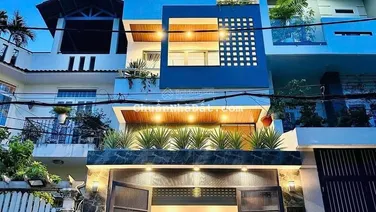 Sát Lotemart đường Nguyễn Thị Thập, Q7 - Giá 4,79tỷ/80m2. Đường 8m xe hơi. 1 trệt 3 lầu. Sổ riêng