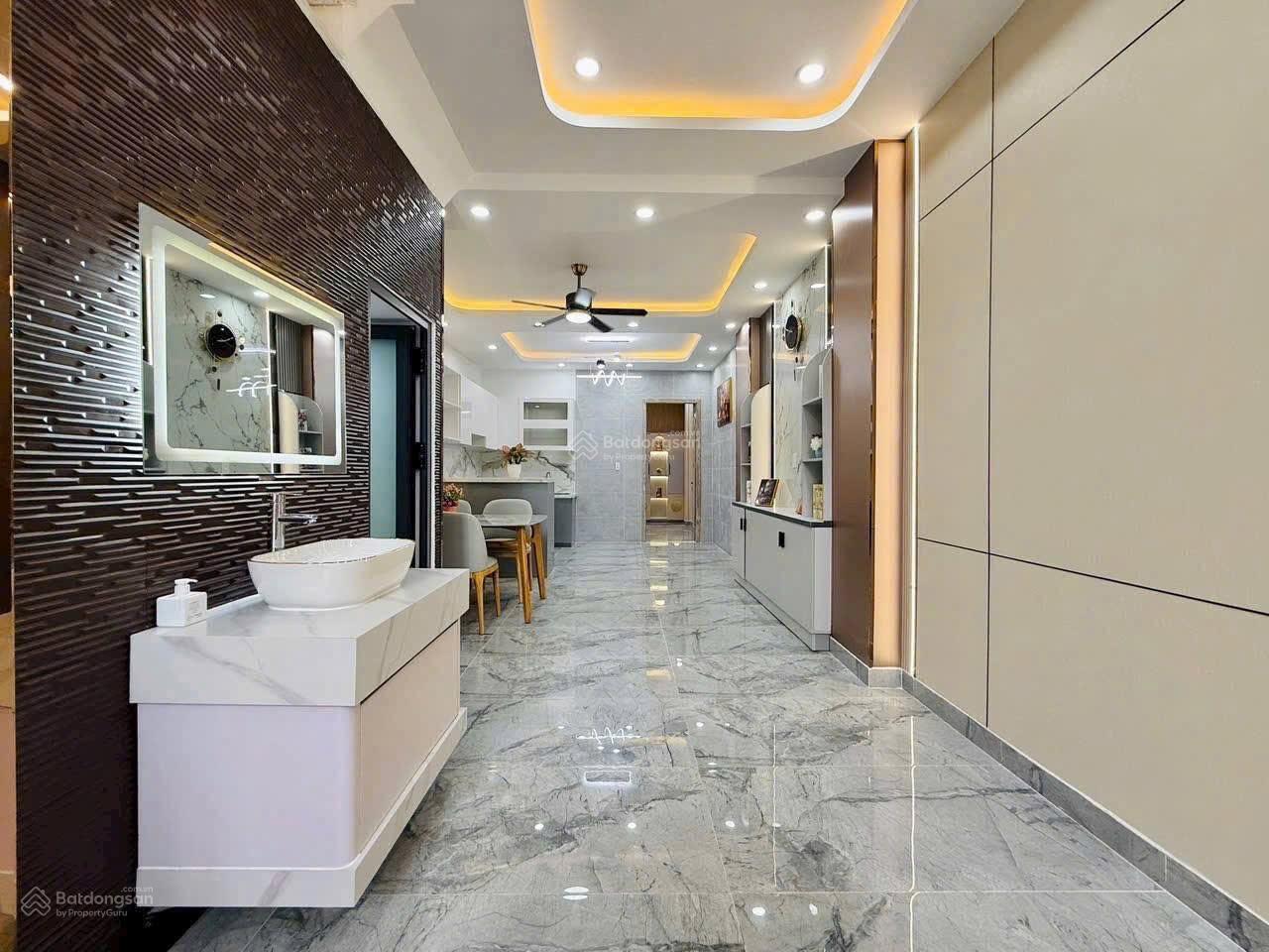 Bán gấp nhà 56,8m2 Nguyễn Đình Khơi, Tân Bình giá 3tỷ150. Nhà mới 3 phòng ngủ. Hẻm 4m. Sổ chính chủ
