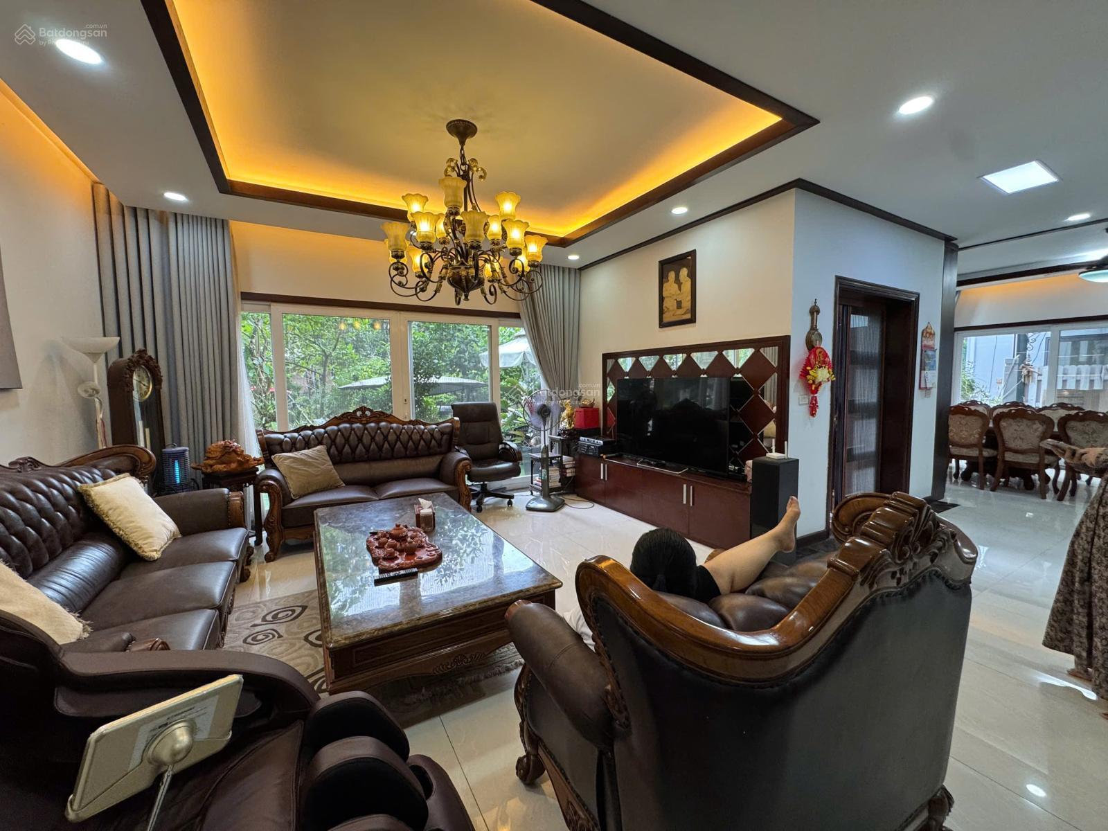 Bán nhanh biệt thự đơn lập Vườn Tùng tại Khu đô thị Ecopark, giá ưu đãi 53,5 tỷ.