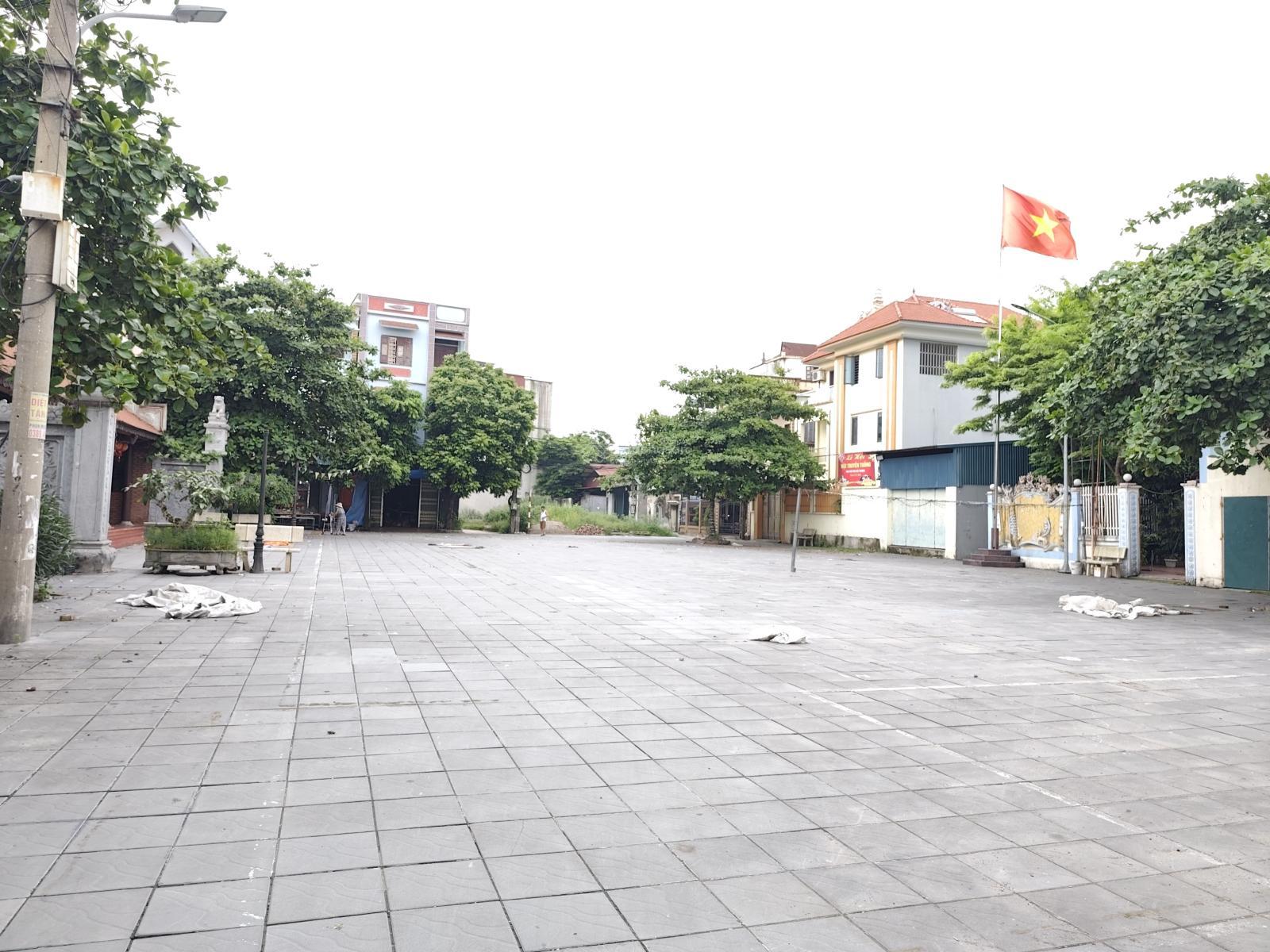 Đất phù khê , gần bìa làng, diện tích gần 80m2 , ô tô vào tận đất, khu đông dân cư
+ mặt tiền gần 6