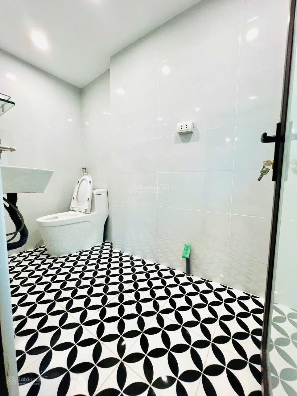Chính chủ bán tập thể Quỳnh mai nhà E6 tầng 5 sổ đỏ 35.4m2 thực tế 80m2 đủ công năng nhỉnh 3 tỷ