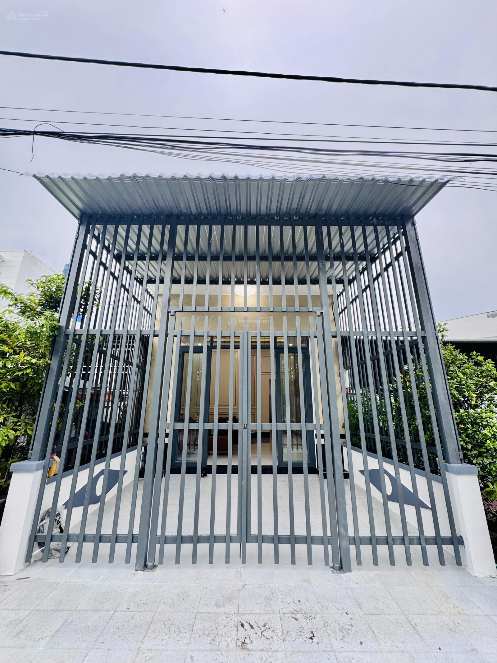 NHÀ MẶT TIỀN KHU THU NHẬP THẤP GIÁ BẰNG NHÀ HẺM