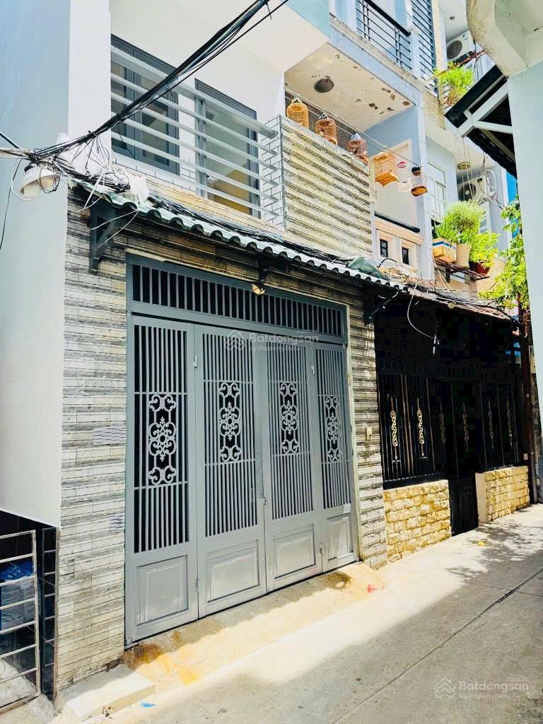 Bán nhà khu phân lô ngay cầu CalMet sát quận 1