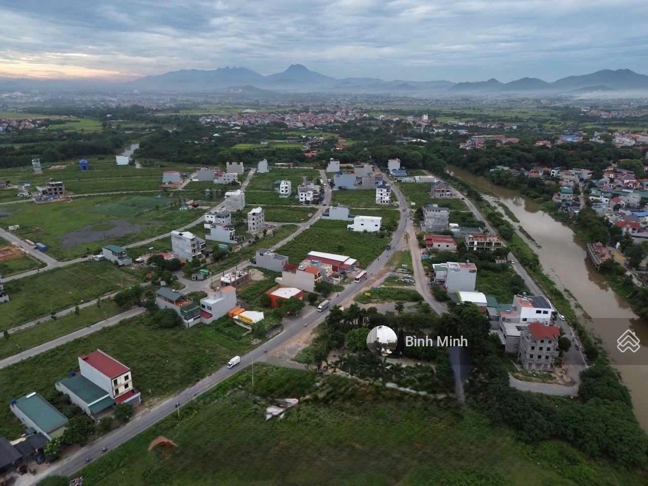 Bán đất nền KĐT Chi Đông, Mê Linh, Hà Nội, 150 m2, view công viên to đẹp, sổ đỏ ký chủ gốc, 38tr/m2