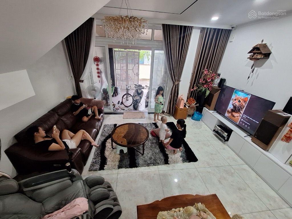 MTKD đường 8m; nhà 3tầng trệt 2 lầu 90m2(5x18) ngay Tự Do; Hiệp Phú Thủ Đức; 4PN; 4WC *9,2 tỷ