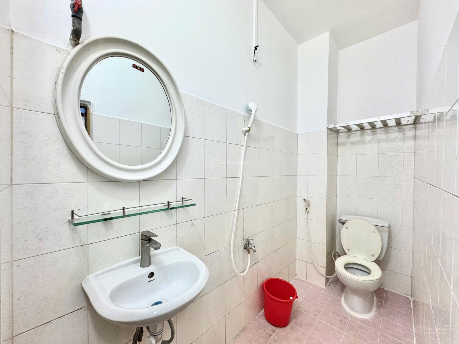 Cho thuê nhà trọ 1PN, 1WC, 35m2, 5,5 triệu ở Nguyễn Biểu, P1, Q5, TP. HCM Cho thuê nhà trọ 1PN, 1WC, 35m2, 5,5 triệu ở Nguyễn Biểu, P1, Q5, TP. HCM