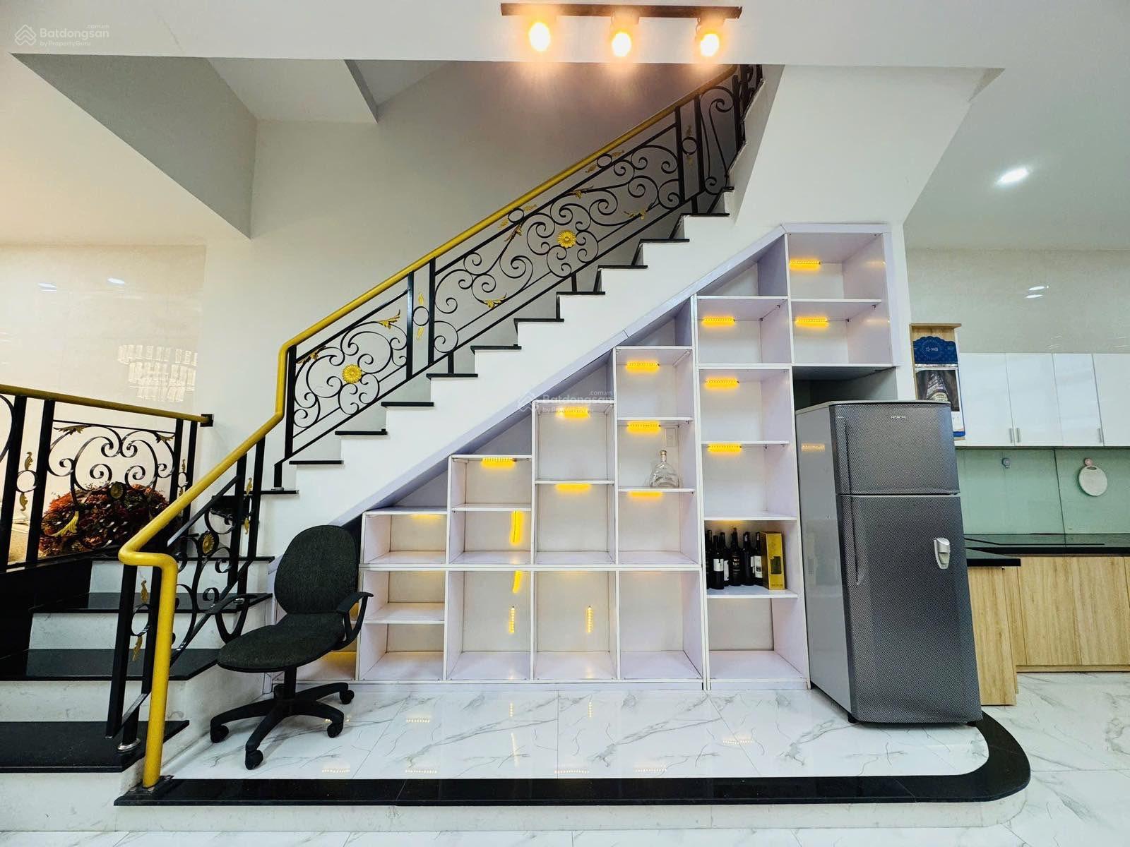 Nhà đẹp full nội thất hiện đại gói 2 Mỹ Gia, MT đ số 2 rộng 18m giá chỉ hơn 8 tỷ