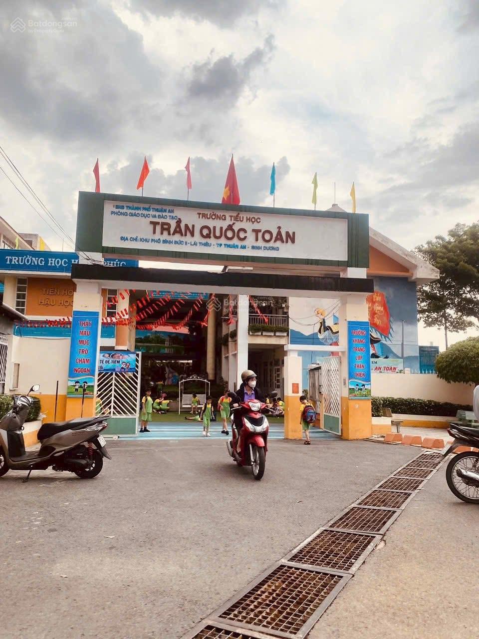 Bán GẤP lô đất 2 mặt tiền 93m2 giáp Lái Thiêu,giá chỉ 2,6 tỷ.
