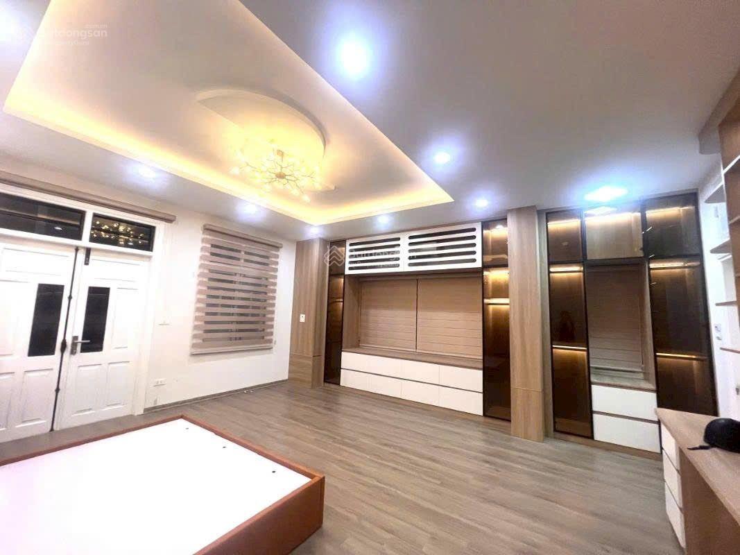 Mặt phố Đê La Thành 48m2 5 tầng nhỉnh 19 tỷ, kinh doanh tốt mặt tiền rộng