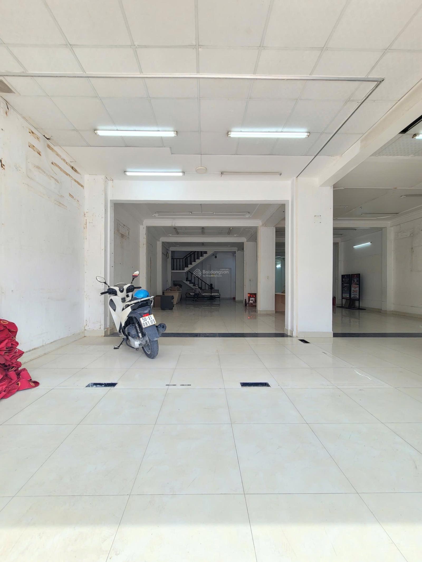 Bán nhà hoàn công 250m2. Có thể xây khách sạn thoải mái khu vực vip