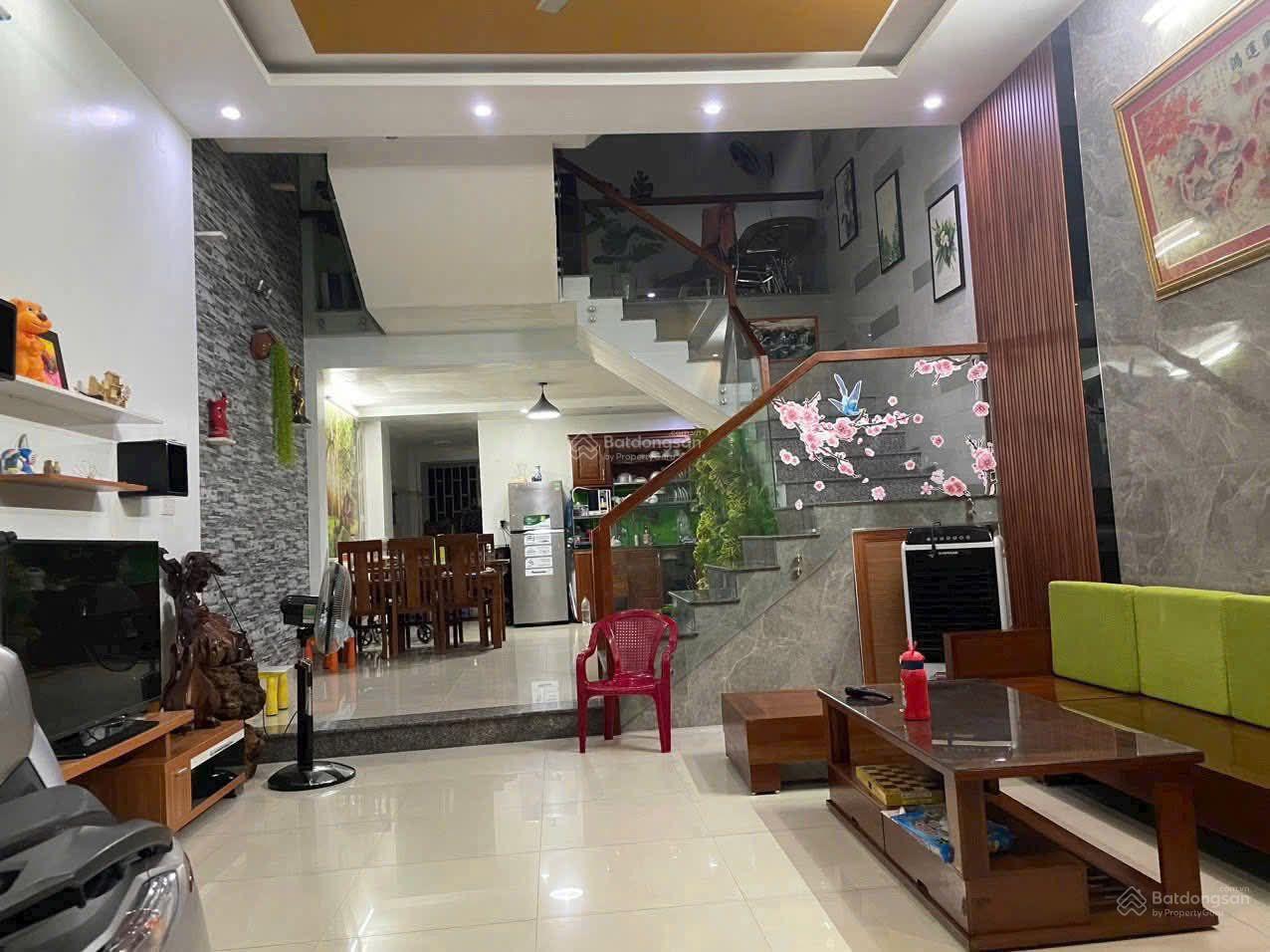 Bán nhà mặt phố Phần Lăng, 5,9 tỷ, 85m2, 3PN, 3WC, đẹp xuất sắc