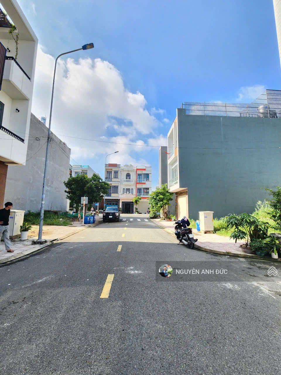 NHÀ ĐẸP MỚI CHỈ 4.99 TỈ NGAY VINCOM PLAZA DĨ AN. KHU VIP ĐỒNG BỘ. ĐƯỜNG 13M NHANH TAY SỞ HỮU