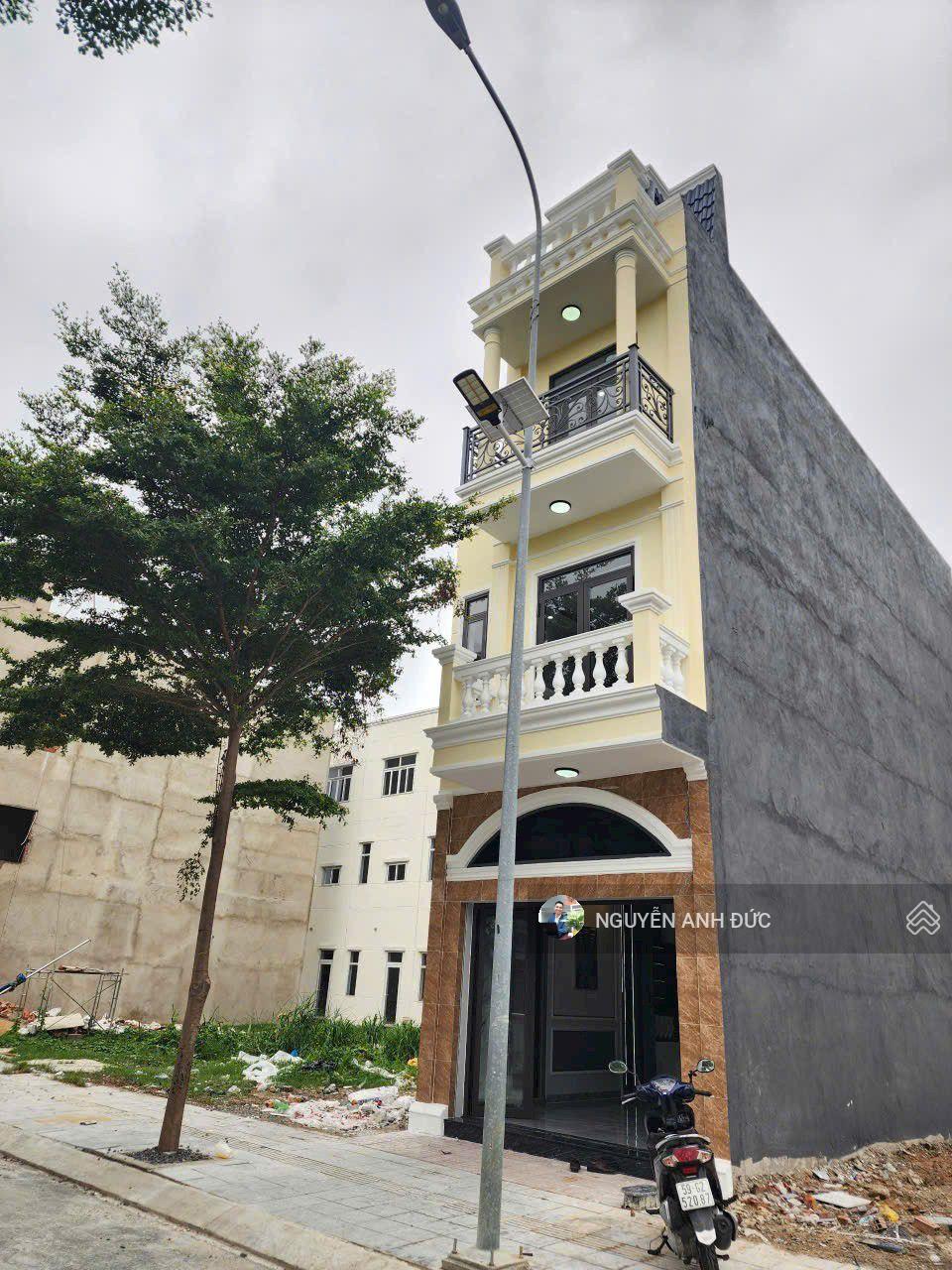BÁN NHANH NHÀ CỰC ĐẸP KDC ICON CENTRAL. 4.8 TỈ. FULL NỘI THẤT VÀO Ở NGAY. LH 0902 946 ***