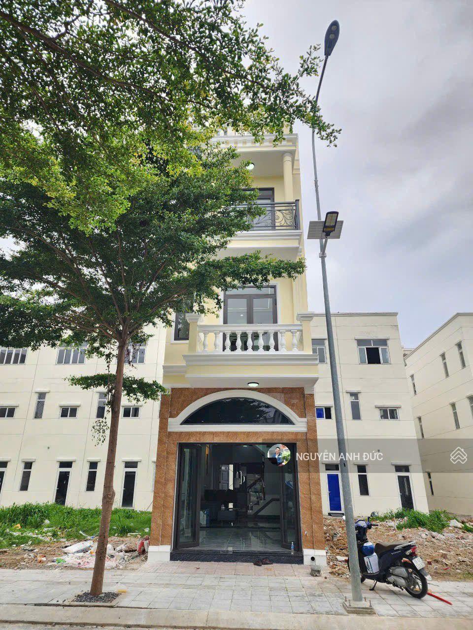 BÁN NHANH NHÀ CỰC ĐẸP KDC ICON CENTRAL. 4.8 TỈ. FULL NỘI THẤT VÀO Ở NGAY. LH 0902 946 ***