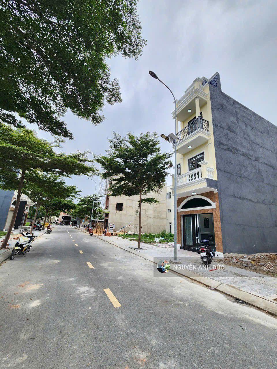 BÁN NHANH NHÀ CỰC ĐẸP KDC ICON CENTRAL. 4.8 TỈ. FULL NỘI THẤT VÀO Ở NGAY. LH 0902 946 ***