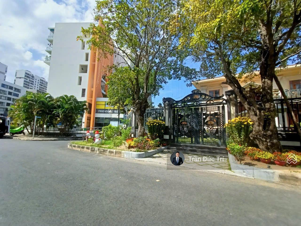 Bán biệt thự Mỹ Tú 2 Góc 2 mặt tiền, Tôn Dật Tiên, Tân Phong, Quận 7, 215 tỷ, 475m2, đẹp