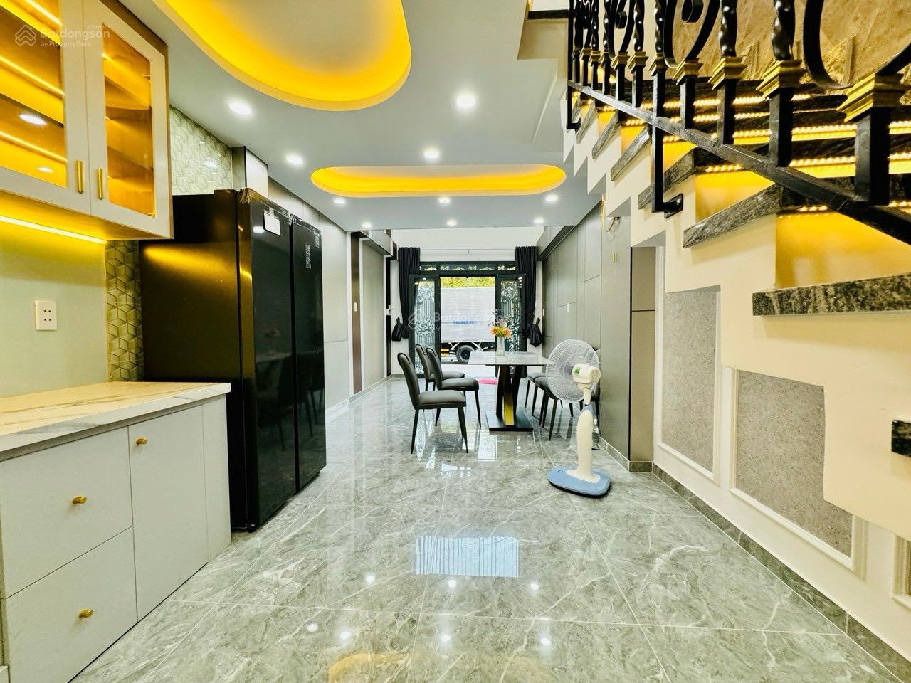 Nhà mới 56m2 đường Trần Mai Ninh, Tân Bình giá 3tỷ190. Gần chợ Bà Hoa. Nhà 3 tầng - 4PN. Hẻm xe hơi