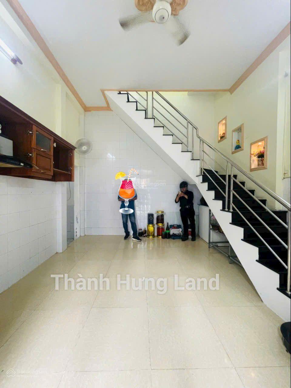 Ngay Đại học Nguyễn Tất Thành, Q4 gần hẻm ô tô hẻm trước nhà 5 mét