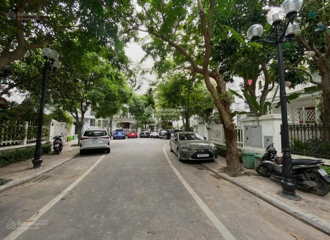 Tôi cần bán biệt thự mỹ đình 1 , hà nội . Dt 142m2 lô góc đẹp , 3,5 tầng , giá 44 tỷ . 0906 056 ***