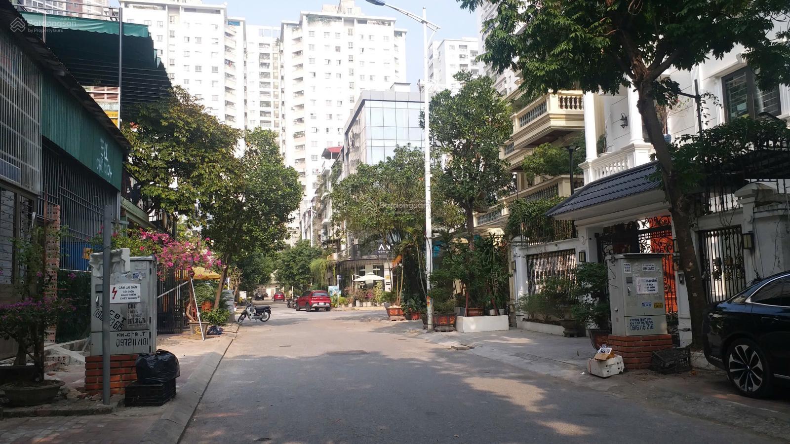 Tôi cần bán biệt thự mỹ đình 1 , hà nội . Dt 142m2 lô góc đẹp , 3,5 tầng , giá 44 tỷ . 0906 056 ***
