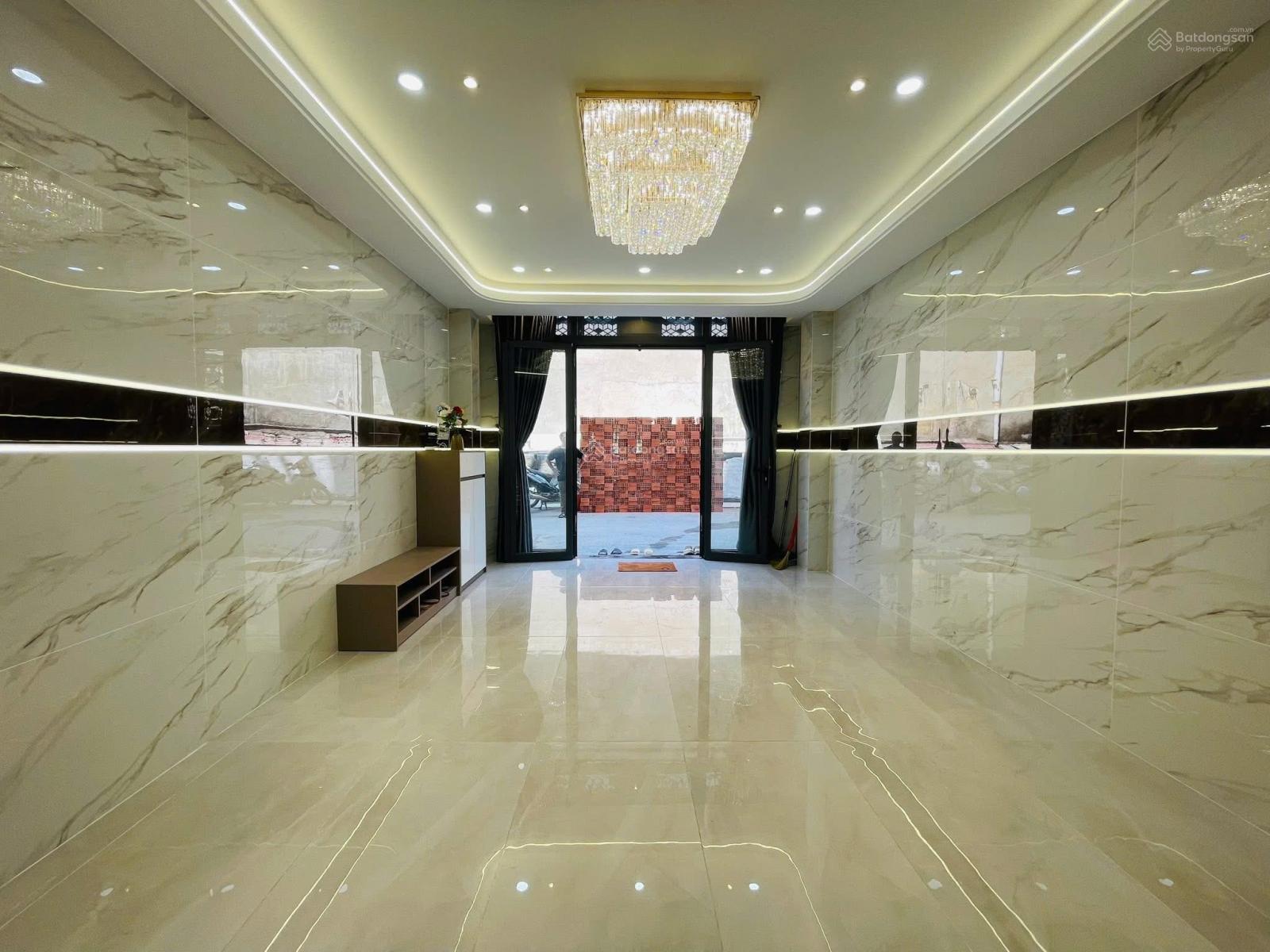 Tôi cần bán gấp nhà đường oto Trương Định-P.VTS-Q1. Giá 4tỷ650/79m2,cho thuê 28tr/th gần CV Tao Đàn