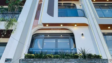 Tôi cần bán gấp nhà đường oto Trương Định-P.VTS-Q1. Giá 4tỷ650/79m2,cho thuê 28tr/th gần CV Tao Đàn