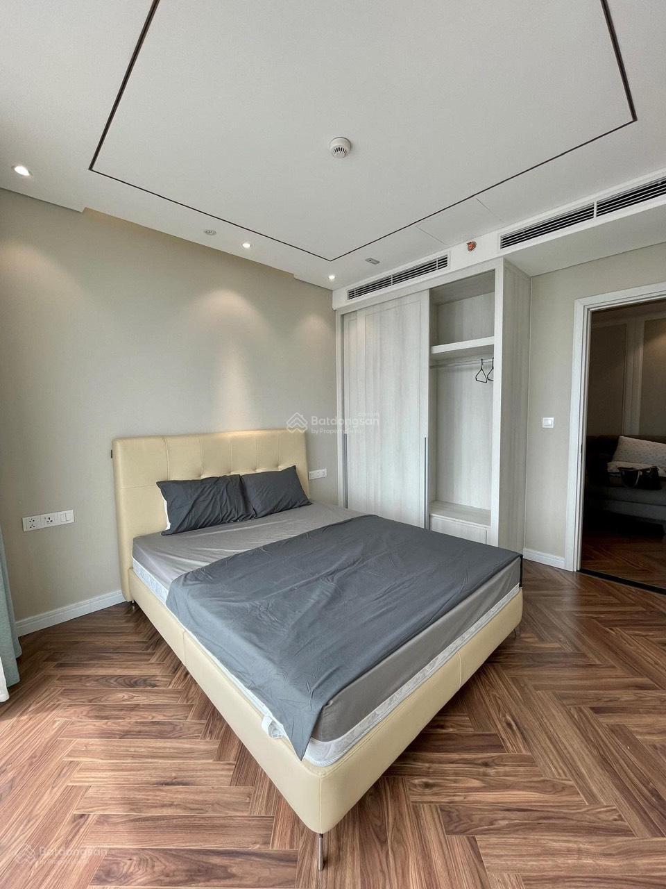 Em bán King Palace - 3N2VS - 97m2 - 8.6 tỷ bao phí - View thành phố. Liên hệ: 0398 537 ***