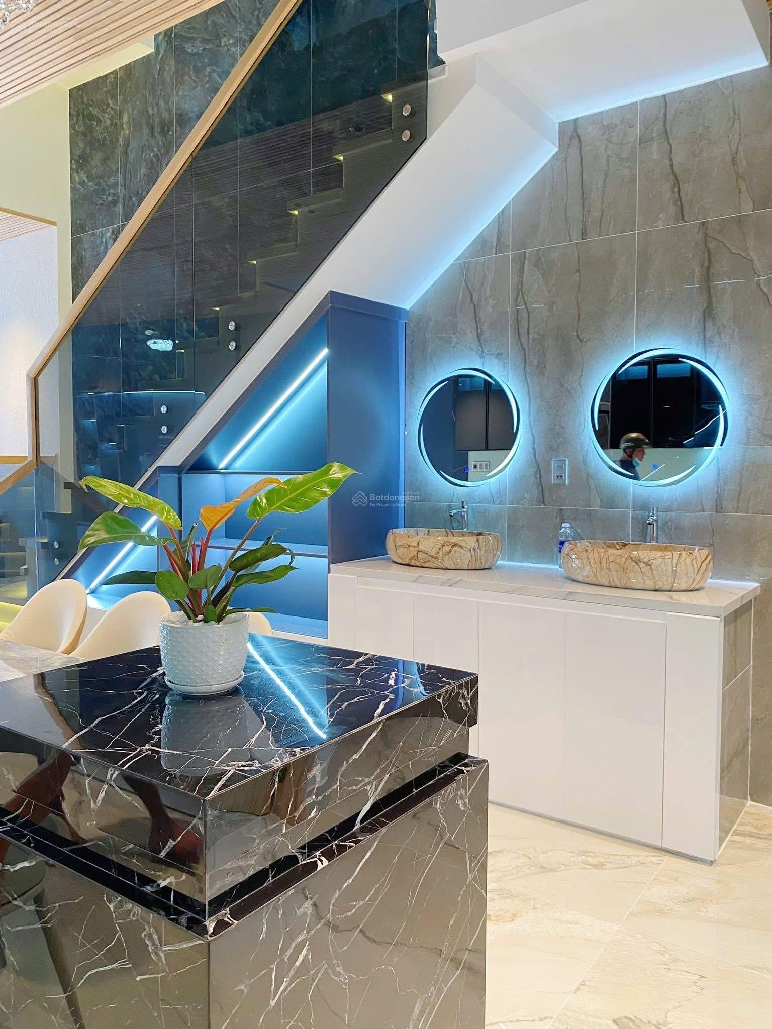 Bán nhà 3 tầng full nội thất Đường Trần Quang Diêu gần cầu NTP 3Pn, 4wc 7 ty390 thương lương