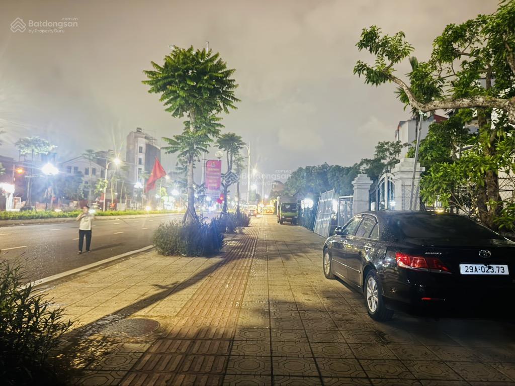 BÁN NHÀ LONG BIÊN  NGÕ THÔNG  40M  NHỈNH 5 TỶ  CÁCH PHỐ HỒNG TIẾN 200M