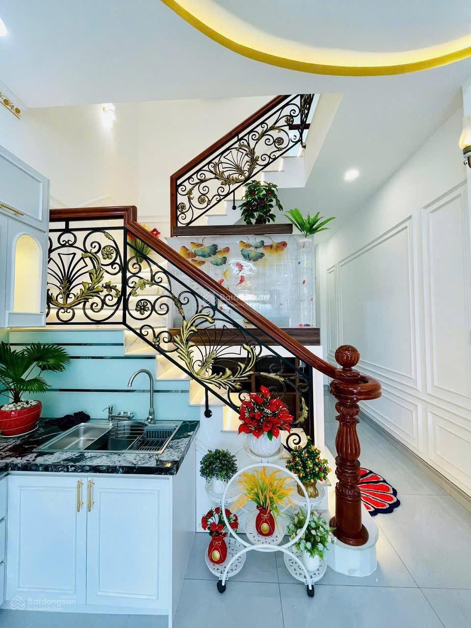 Nhà siêu đẹp ngay trung tâm P5, Mỹ Tho. DT 4x22m có 3PN full nội thất. Đường xe 7chỗ giá 3,38 tỷ TL