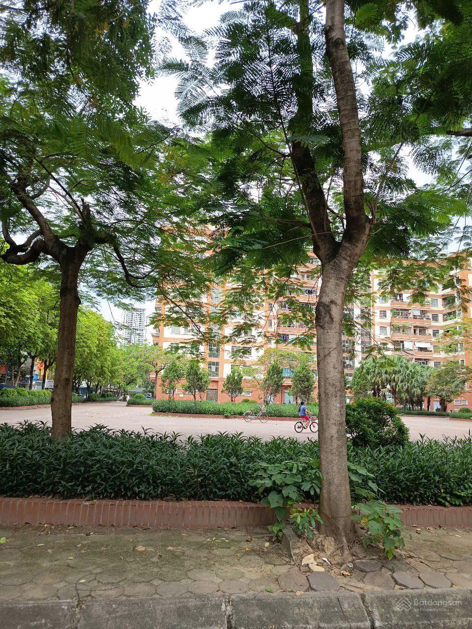 Chính chủ cần bán gấp.KĐT văn quán.Dt85m2 4 tầng.ô tô ngủ trong nhà.dân xây nguyên bản.
Giá:19,5 tỷ