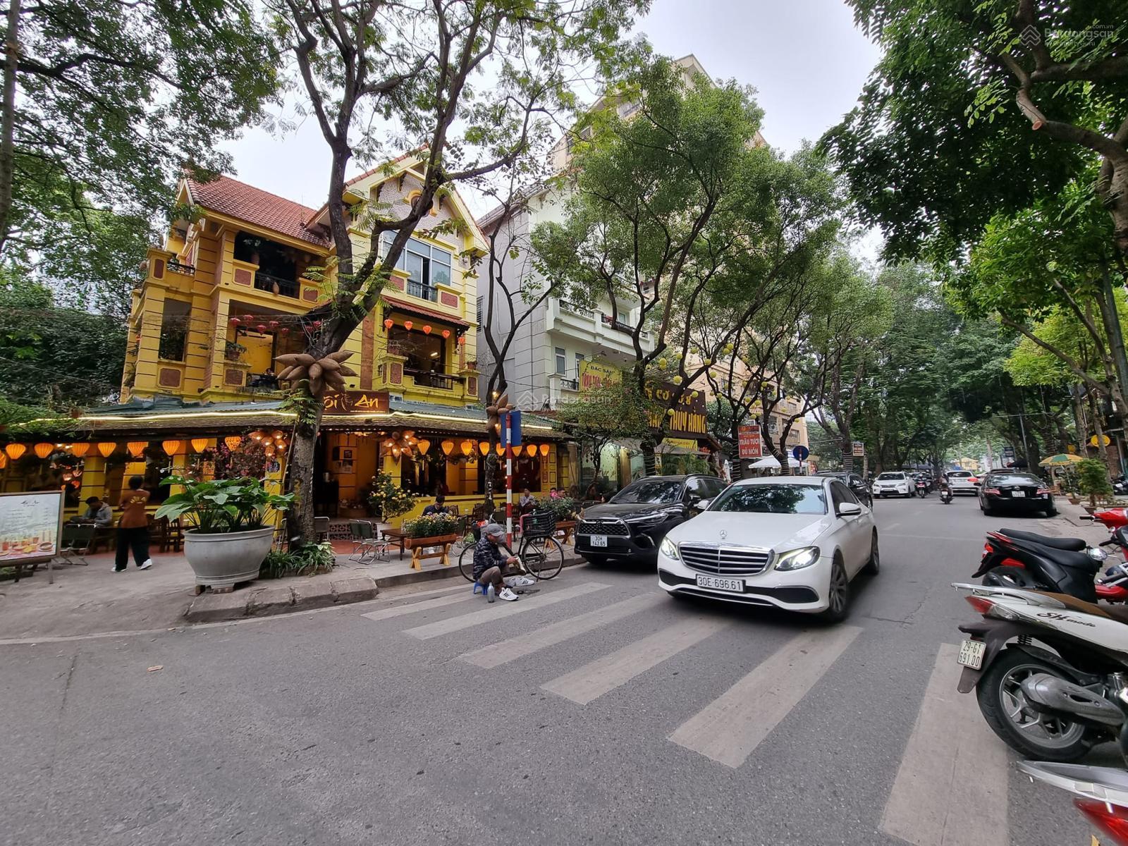 BÁN NHÀ MẶT PHỐ TÂY HỒ, 210M2 MT 10M, LÔ GÓC, KINH DOANH, GẦN HỒ, PHỐ RẤT ÍT NHÀ BÁN