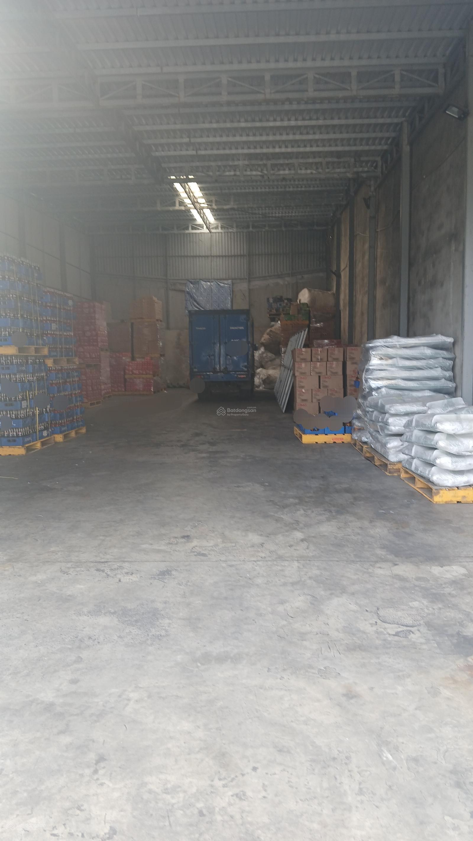 Cho thuê kho xưởng gần ttytế dĩ an đg xe cont Dt 600m giá 30tr/th Dt 300m giá 15tr/th Lh0906 309 ***
