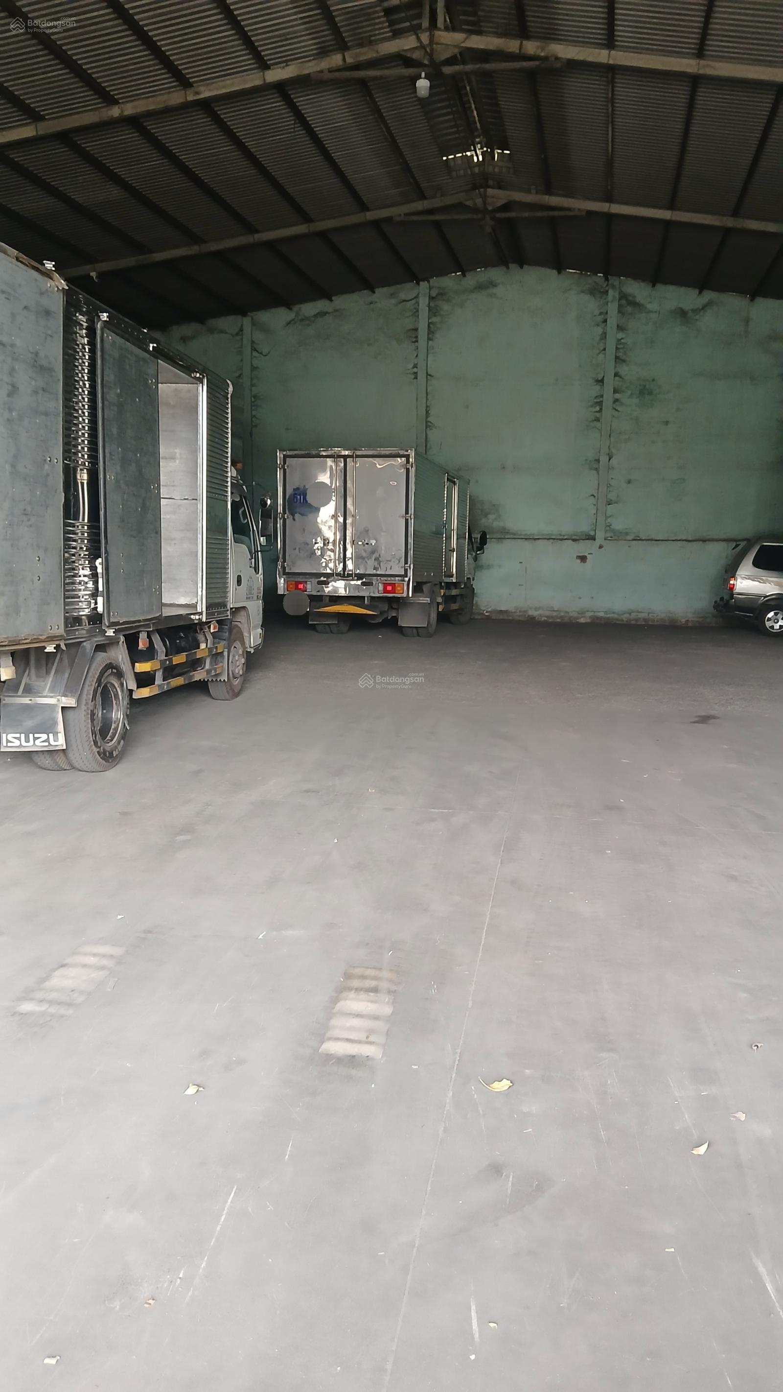 Cho thuê kho xưởng gần ttytế dĩ an đg xe cont Dt 600m giá 30tr/th Dt 300m giá 15tr/th Lh0906 309 ***