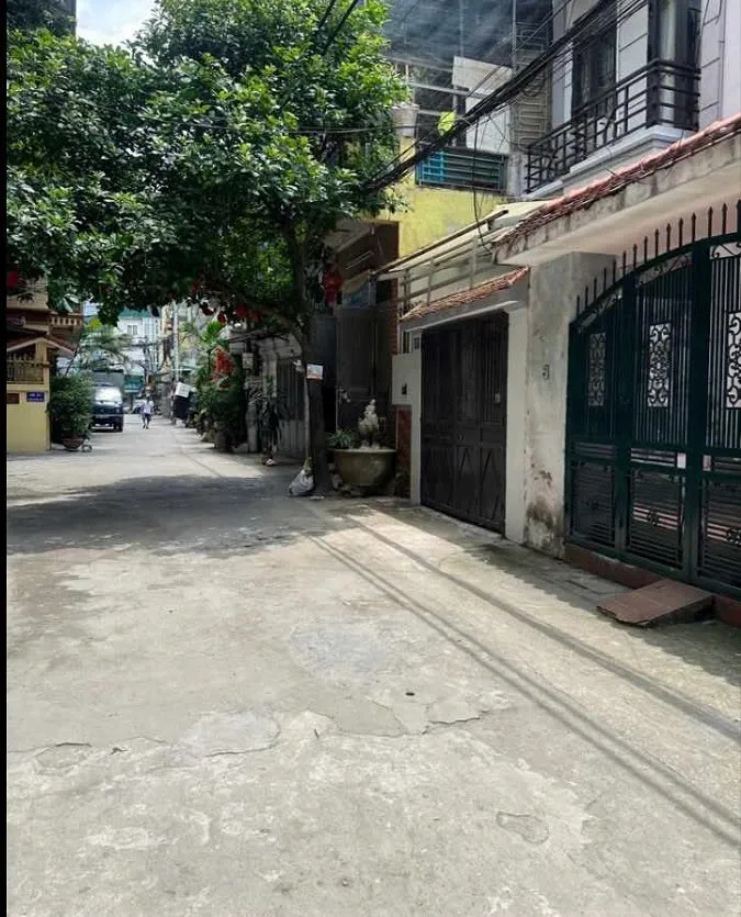 Hot! Siêu phẩm Hoàng Mai - dân xây chắc chắn - ngõ thông ô tô tránh - 51m2 chỉ 8.X tỷ