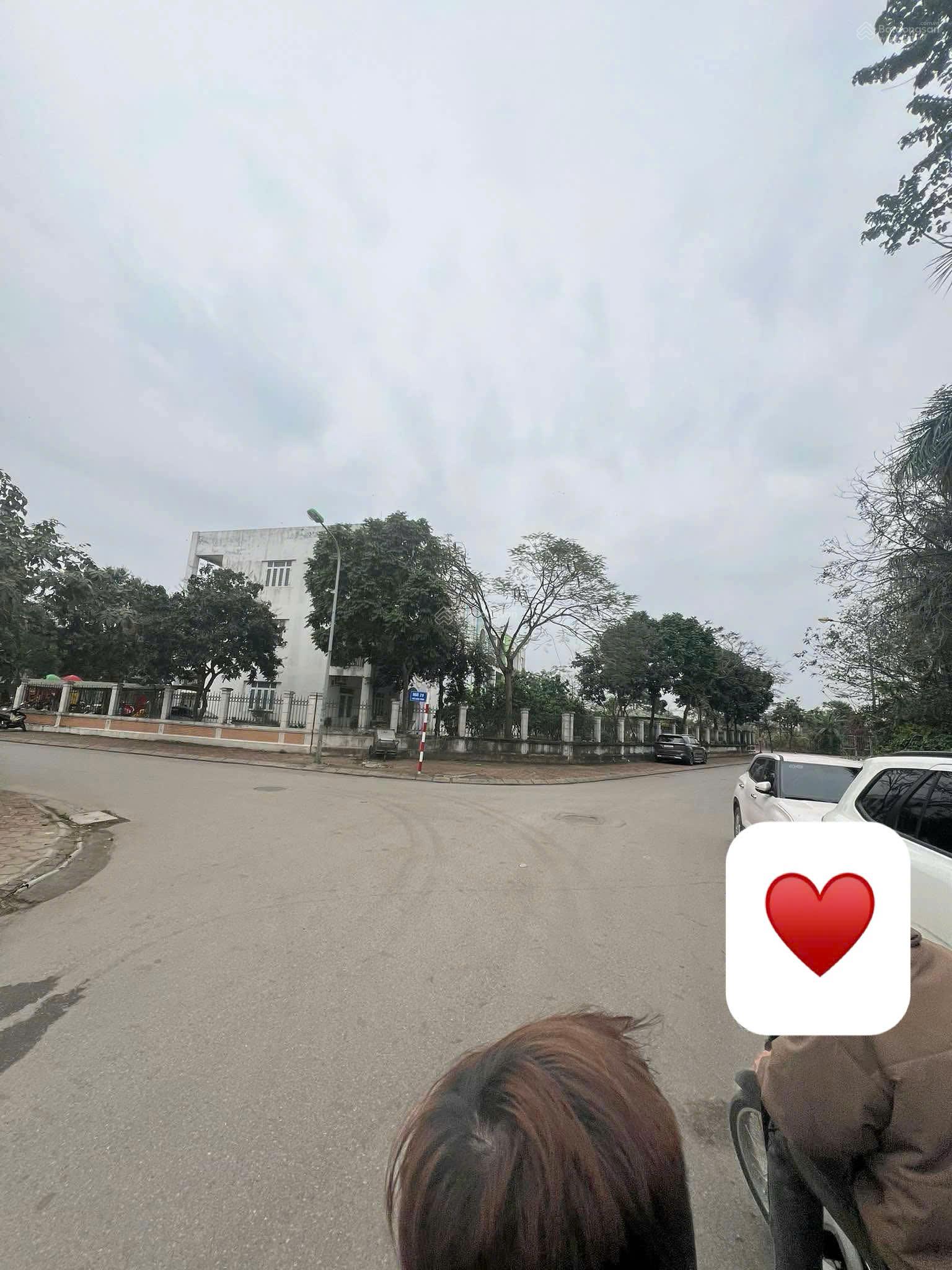 Lô góc 3 mặt tiền 226m2 mảnh đất kinh doanh mơ ước ngay trung tâm Trâu Quỳ. LH e Lộc 0397 041 ***