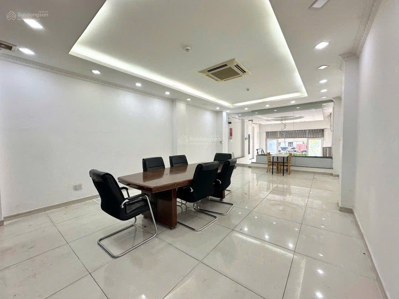 Mặt bằng kinh doanh 6x18, mặt tiền Cộng Hòa, phù hợp văn phòng