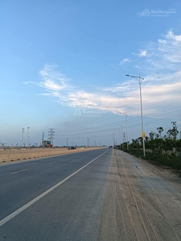 Cho thuê 4400m2 kho xưởng tại Hưng Yên. PCCC tự động. 70k/m2. Phù hợp cả DN FDI. LH: 0976 108 ***