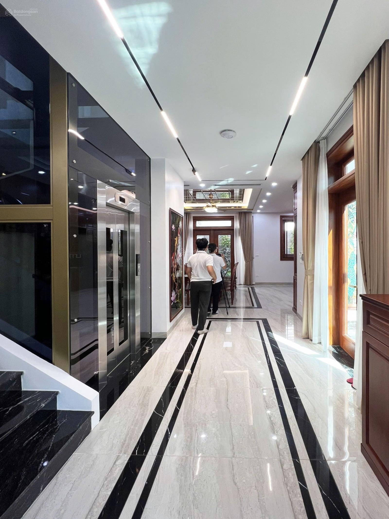 Duy nhất căn góc 105m2x5t. MT 20m. Có thang máy kinh doanh văn phòng chủ giảm 3 tỷ chỉ còn 22.5 tỷ Duy nhất căn góc 105m2x5t. MT 20m. Có thang máy kinh doanh văn phòng chủ giảm 3 tỷ chỉ còn 22.5 tỷ