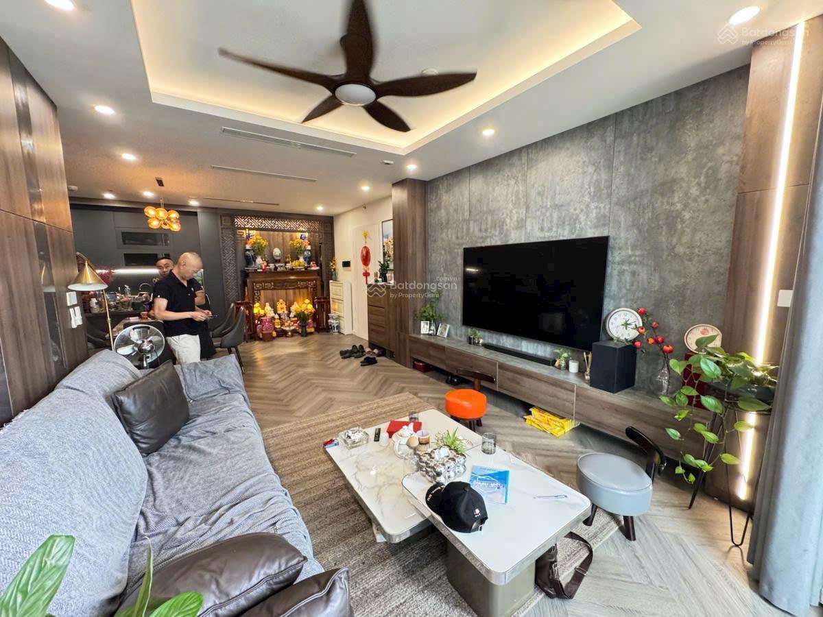 Cần bán gấp! Thái Hà, 2 thoáng, ngõ thông , 30m ra phố oto tránh , 46m 5T