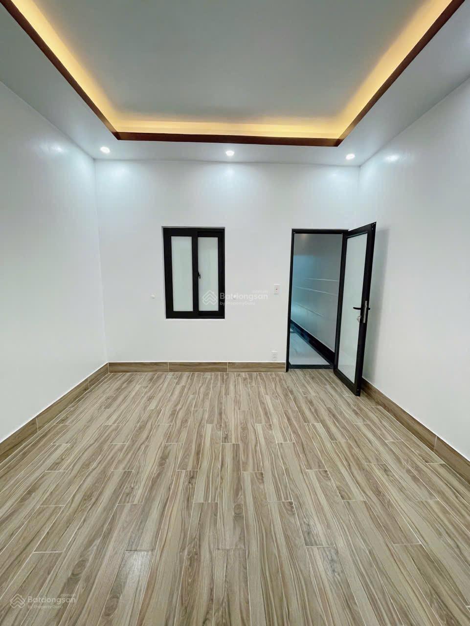 Bán nhà phố Thiên Lôi oto đỗ tần cửa