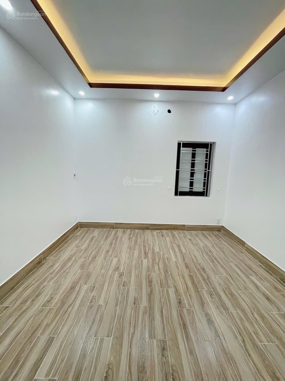 Bán nhà phố Thiên Lôi oto đỗ tần cửa