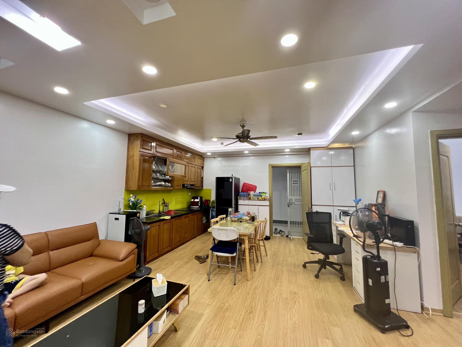 Chính chủ cần bán căn góc 2 ngủ 2WC gần 76m2 tim tường full đồ giá chỉ 2ty8 thu về