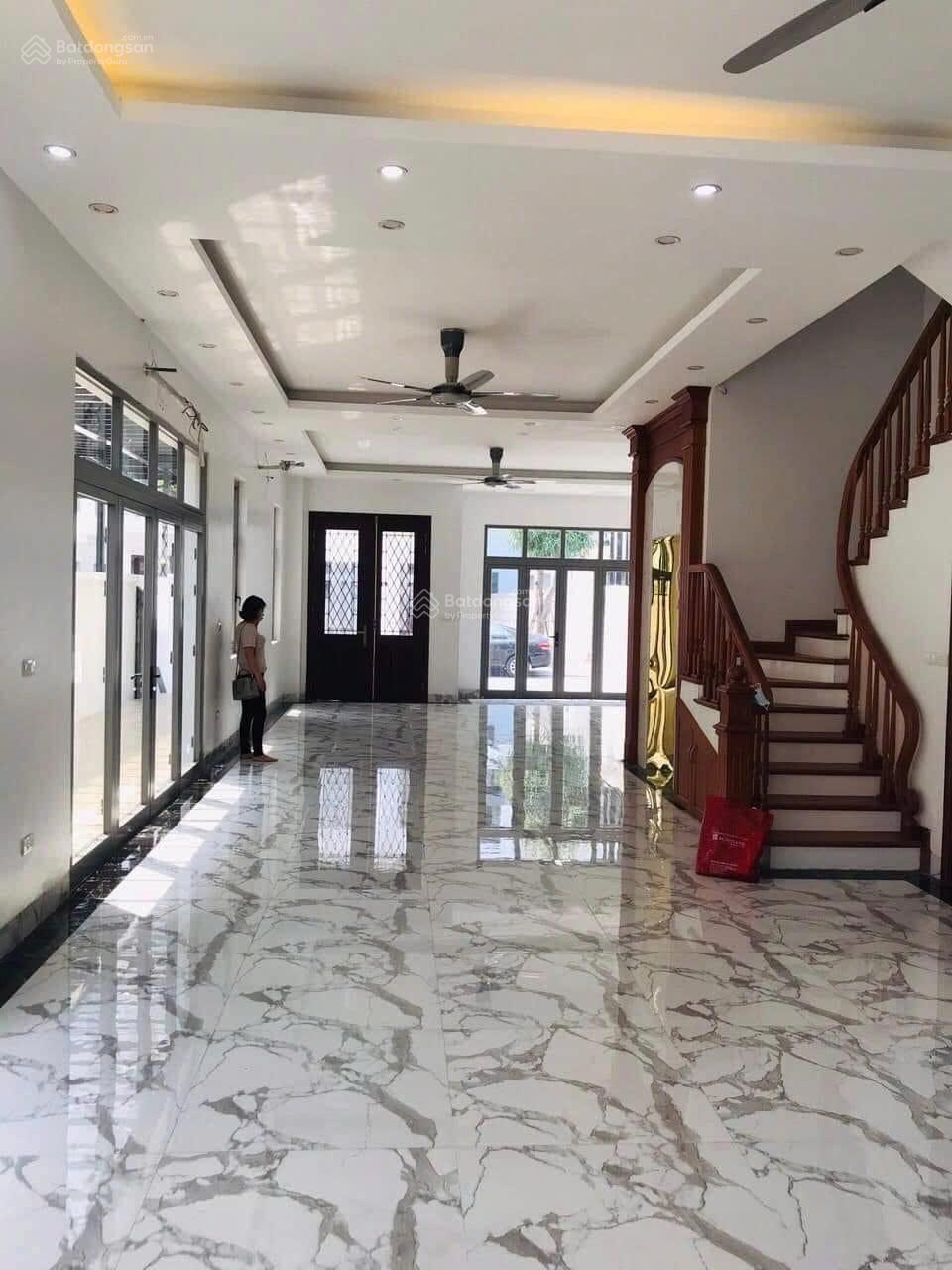 DUY NHẤT 1 CĂN - PHÂN LÔ Ô TÔ TRÁNH - VỈA HÈ - HOÀNG QUỐC VIỆT, CẦU GIẤY - 60M - 5 T - GIÁ 24.8 TỶ