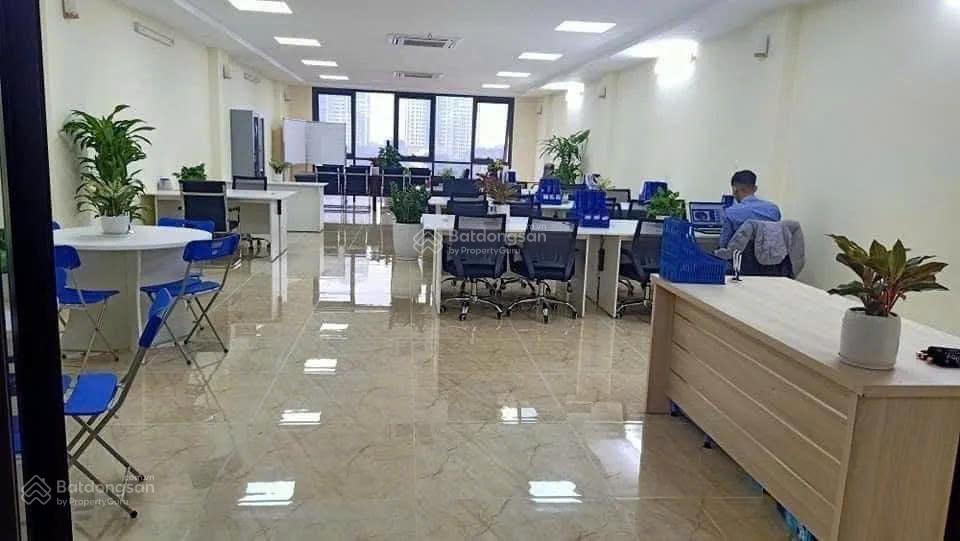 Chỉ 34 tỷ - mặt phố Kim Mã - Ba Đình - vị trí vàng - mặt tiền siêu rộng - kinh doanh ngày đêm