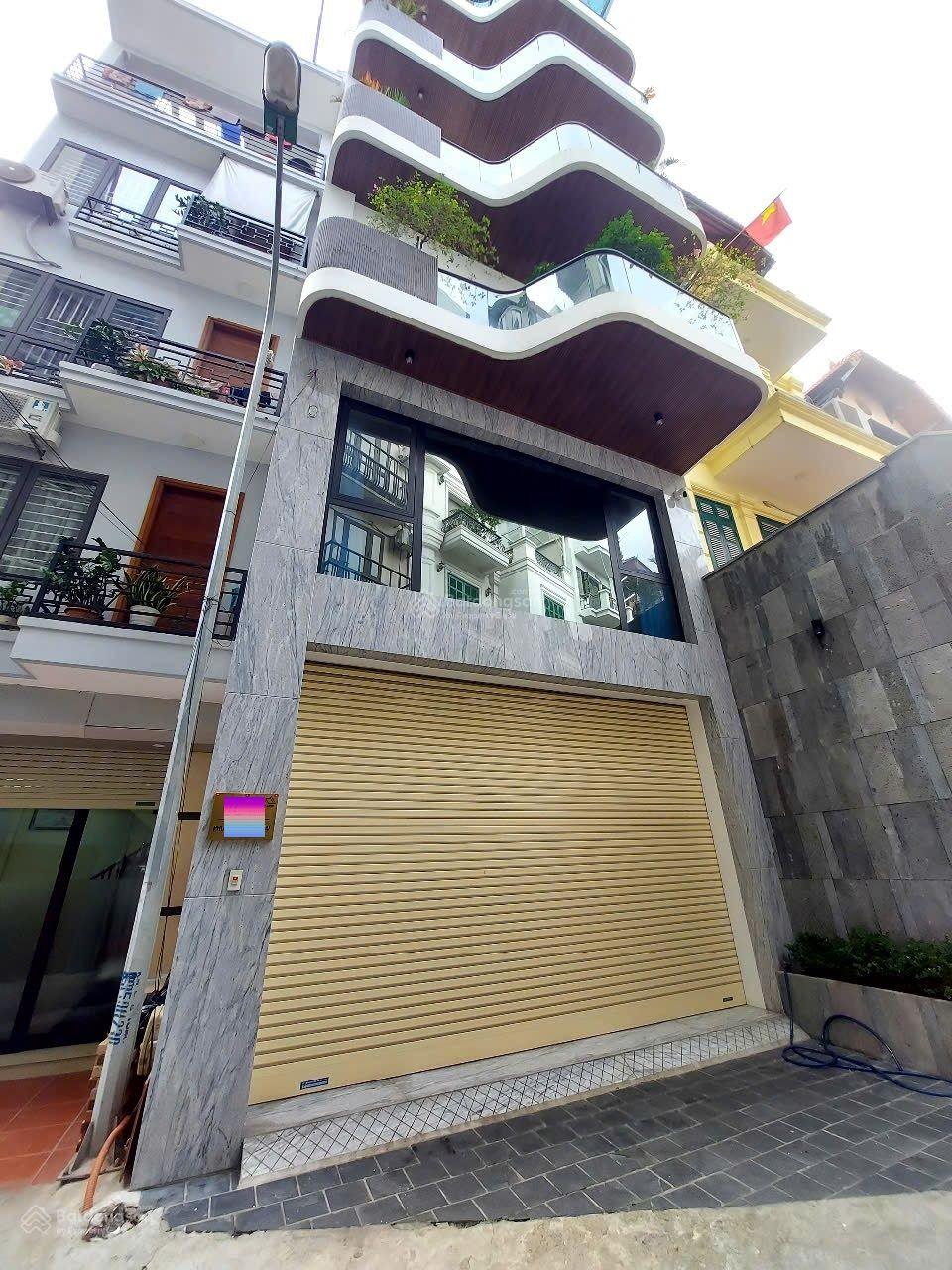 Bán nhà tại đường Âu Cơ dt: 100m2, nhà 7 tầng, giá: 21 tỷ. Tây Hồ