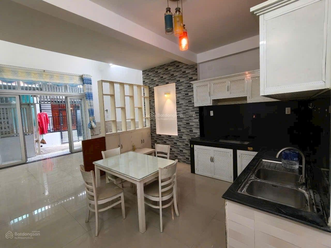 Bán căn nhà sổ chung 66m2 ngang 5.5m 3 phòng ngủ phường Đông Hòa giá 1.88 tỷ Tl