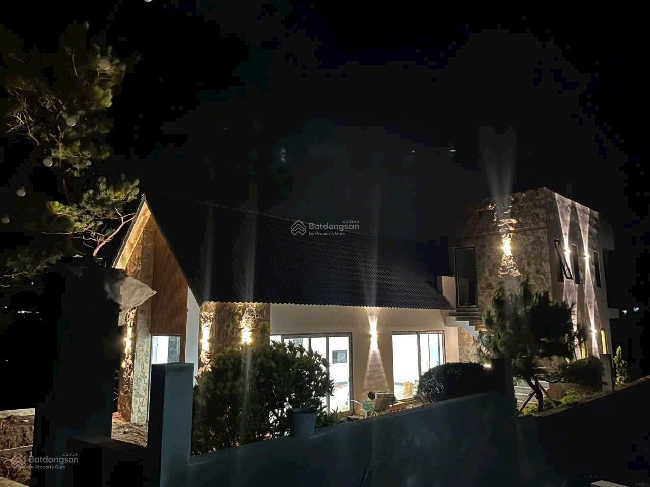 Căn villa mới toanh 1 tuần lễ nữa hoà có thành view đồi thông giáp suối ven Đà Lạt