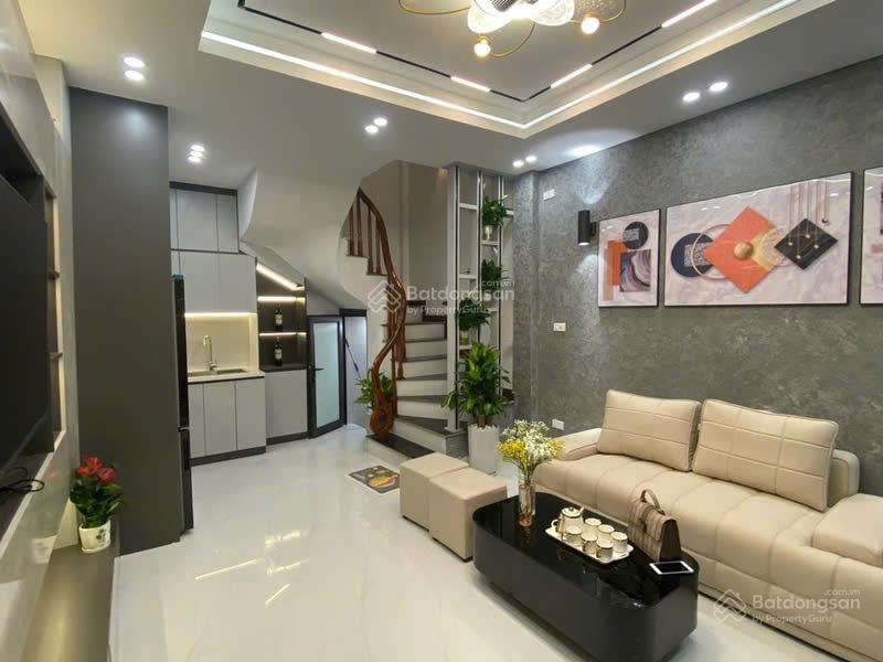 Nhà mới phố Dương Văn Bé - ngõ nông - gần phố - ô tô 10m - ngõ thông sang Time City - 5,99 tỷ